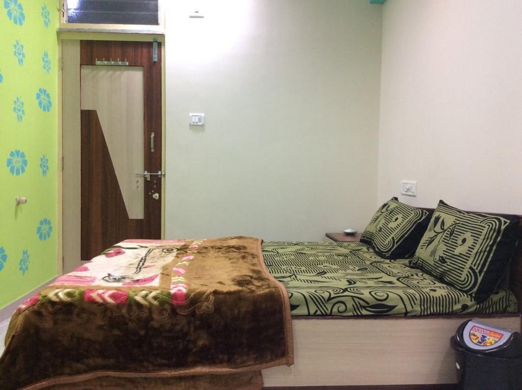 Hotel Honey Bunny Ahmedabad Room photo