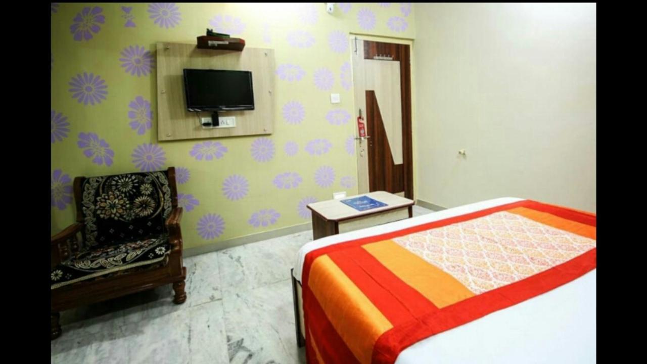 Hotel Honey Bunny Ahmedabad Exterior photo