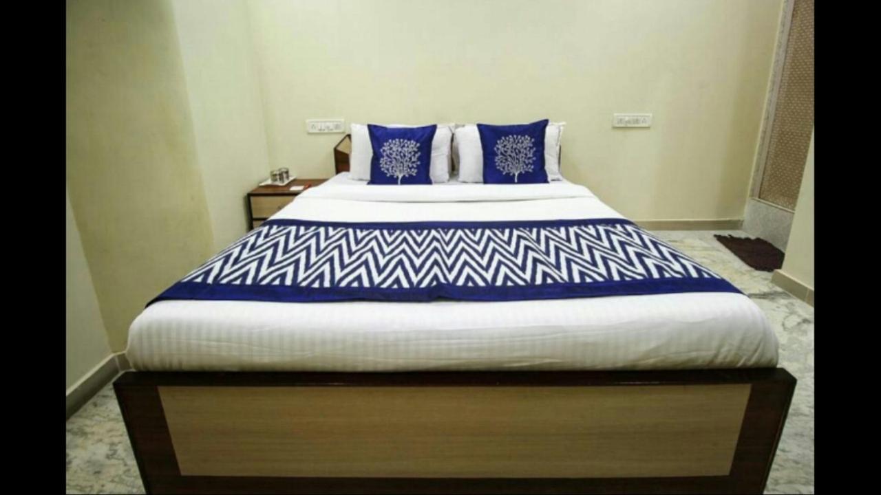Hotel Honey Bunny Ahmedabad Exterior photo